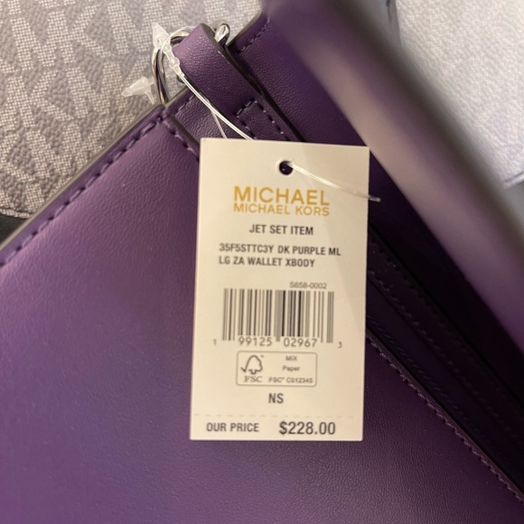 MICHAEL KORS Jet Set Large Ombré Signature Logo Crossbody Bag
Dark Purple
NWT - Picture 7 of 16